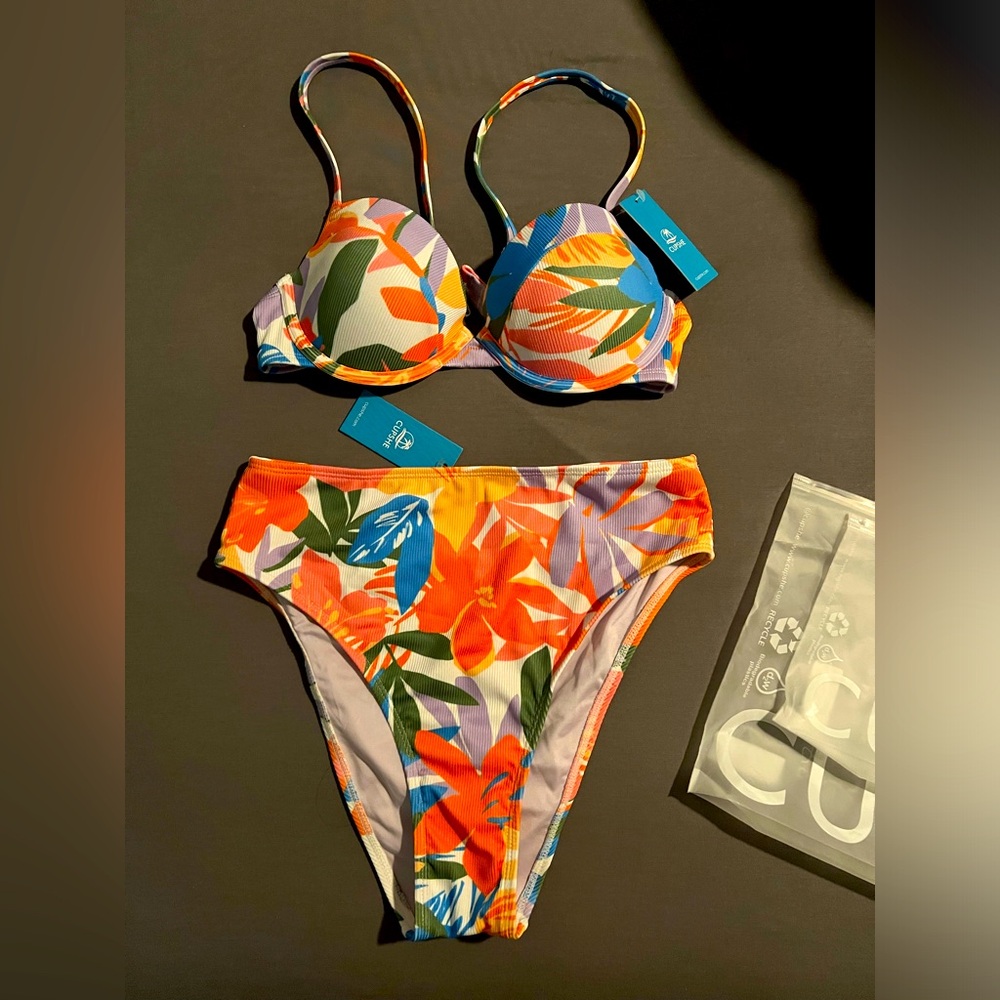 NWT and UNUSED CUPSHE floral bikini